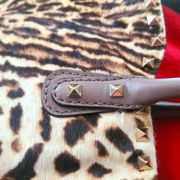 Garavani VALENTINO Exotic Leopard Calf Hair Leather Cavallini Handbag Rockstud - Picture 7 of 17